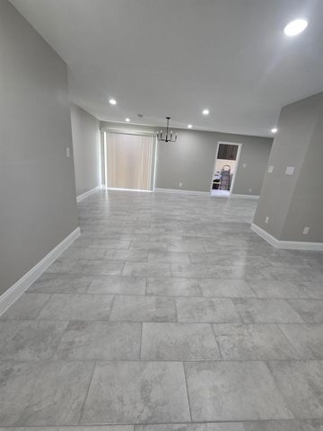 422 West Street, Stafford, TX 77477