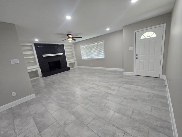 422 West Street, Stafford, TX 77477