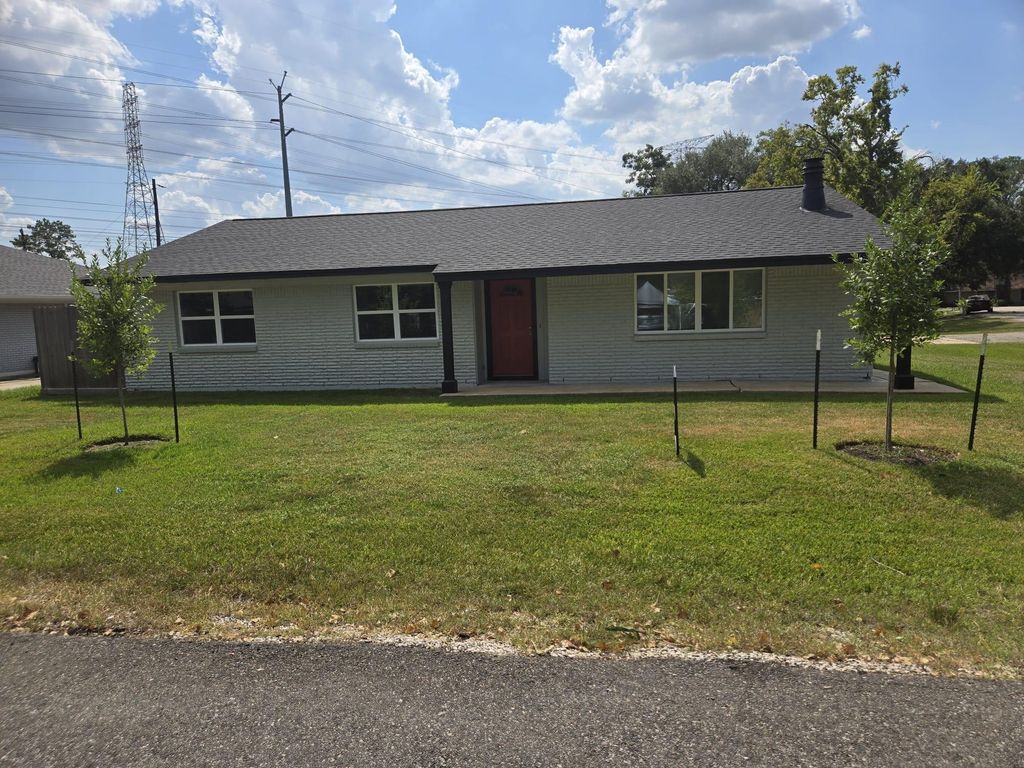 422 West Street, Stafford, TX 77477