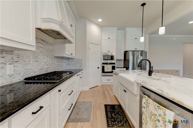 101 Cedar Creek Court, Woodway, TX 76712