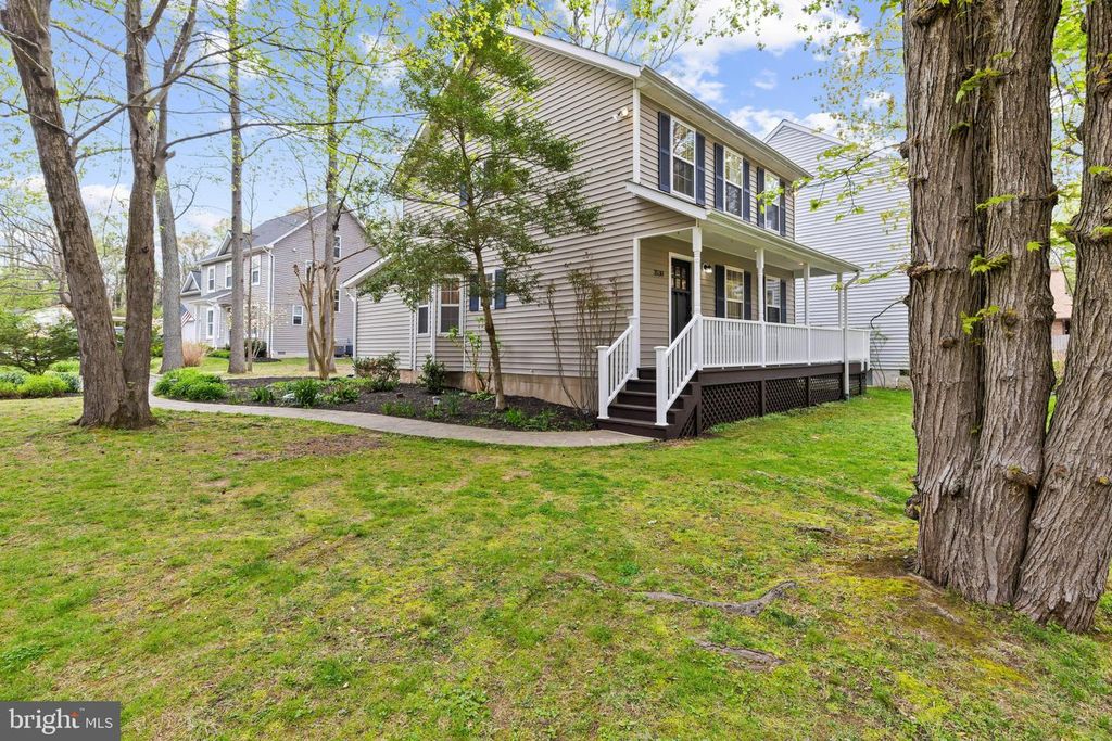 Image 2 of property listing at 3530 SHADY DR, Edgewater, MD 21037