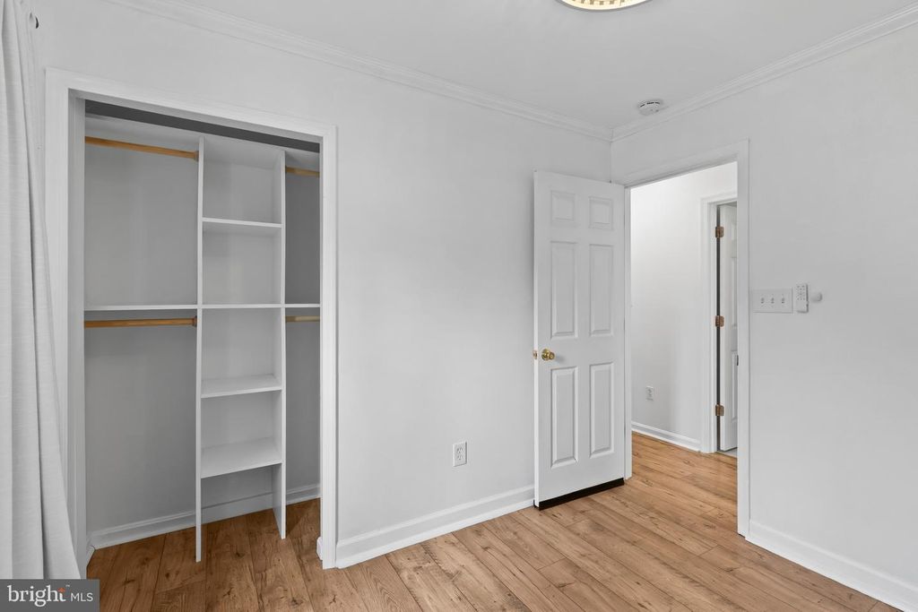 Image 21 of property listing at 3530 SHADY DR, Edgewater, MD 21037