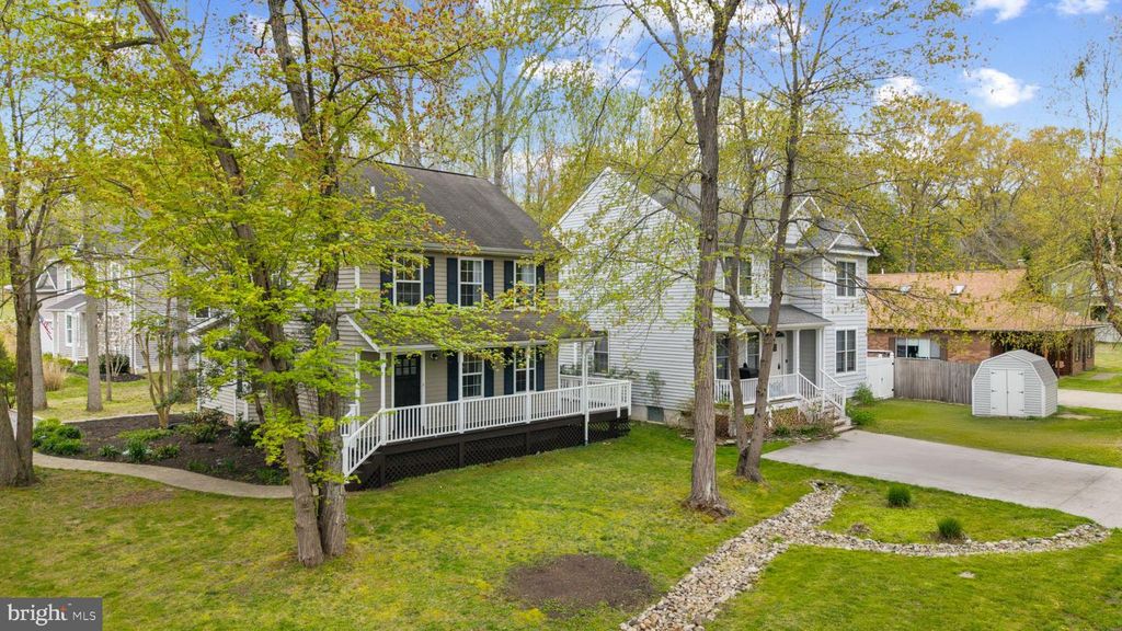 Image 3 of property listing at 3530 SHADY DR, Edgewater, MD 21037