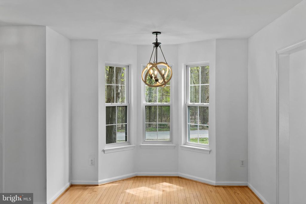 Image 7 of property listing at 3530 SHADY DR, Edgewater, MD 21037