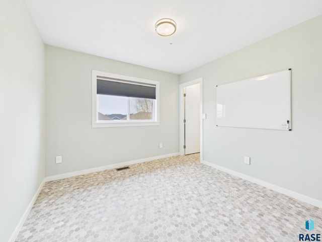 6500 E Steamboat Trl Trail, Sioux Falls, SD 57110