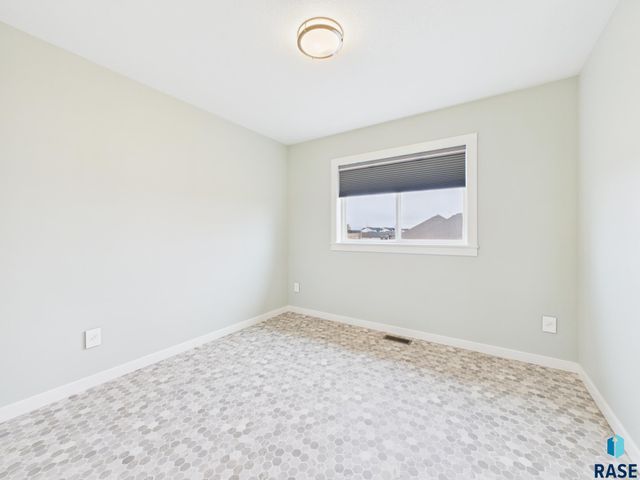 6500 E Steamboat Trl Trail, Sioux Falls, SD 57110