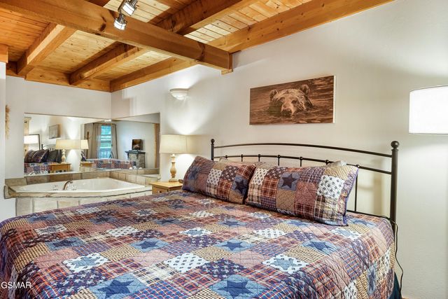 2306 Wooddale Way, Sevierville, TN 37876