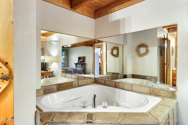 2306 Wooddale Way, Sevierville, TN 37876