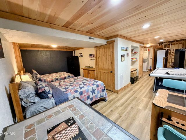 2306 Wooddale Way, Sevierville, TN 37876