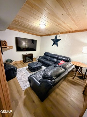 2306 Wooddale Way, Sevierville, TN 37876