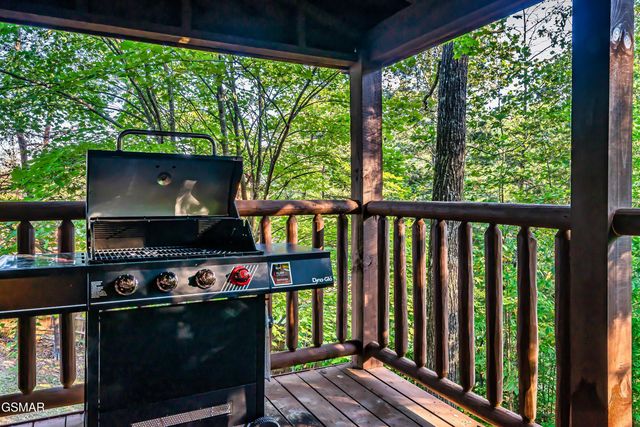 2306 Wooddale Way, Sevierville, TN 37876