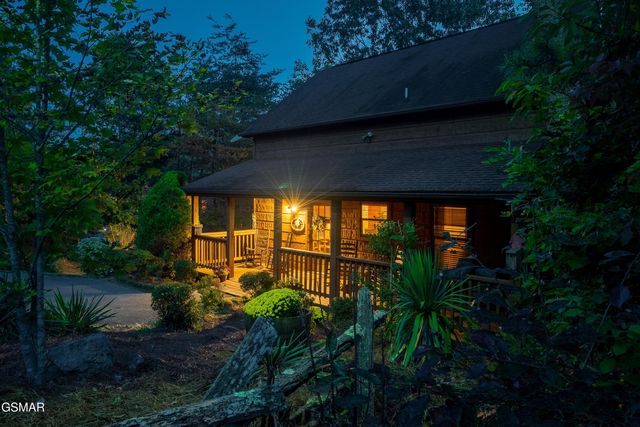 2306 Wooddale Way, Sevierville, TN 37876