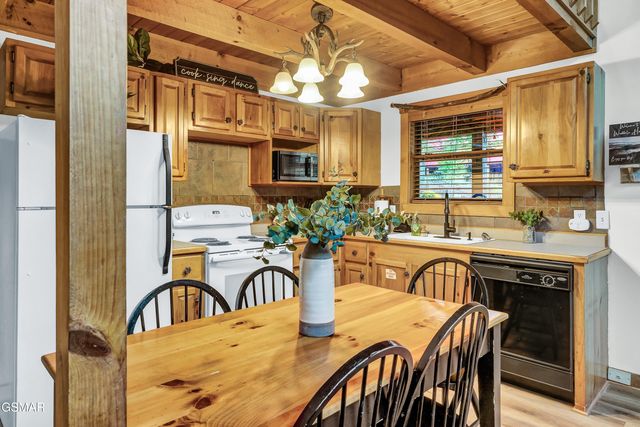 2306 Wooddale Way, Sevierville, TN 37876