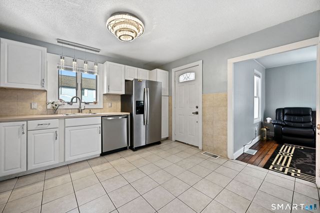 24 Botsford Avenue, Milford, CT 06460