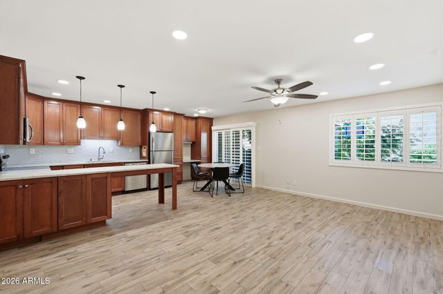 5525 E THOMAS Road C2, Phoenix, AZ 85018