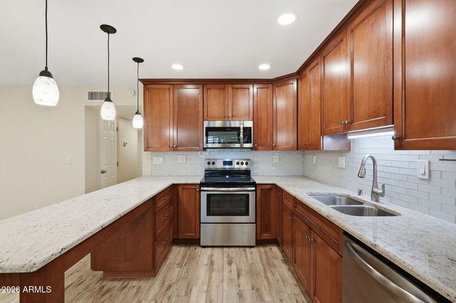 5525 E THOMAS Road C2, Phoenix, AZ 85018