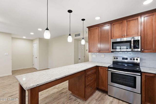 5525 E THOMAS Road C2, Phoenix, AZ 85018