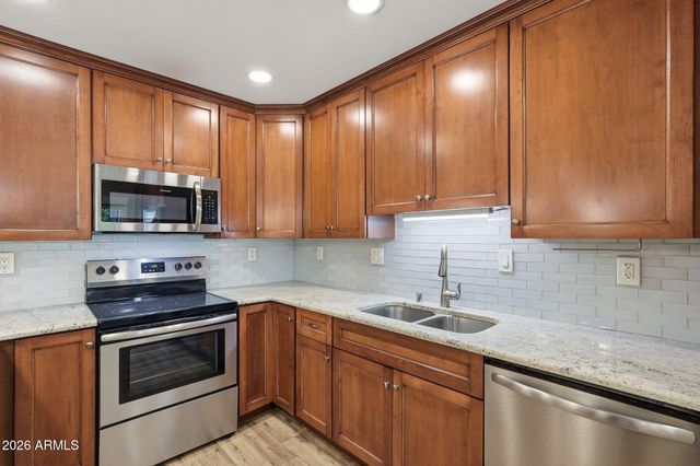 5525 E THOMAS Road C2, Phoenix, AZ 85018