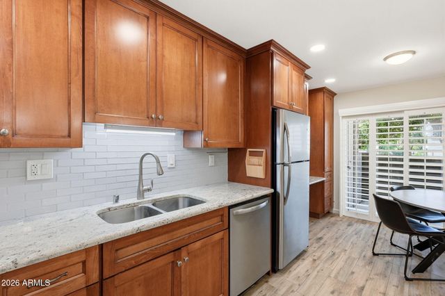 5525 E THOMAS Road C2, Phoenix, AZ 85018