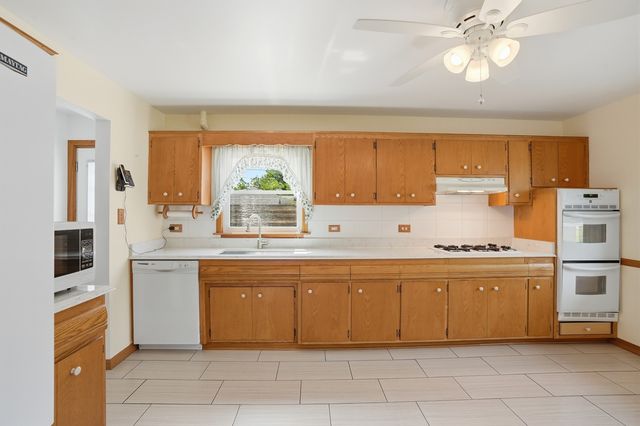 12624 S MASSASOIT Avenue, Palos Heights, IL 60463