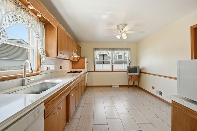 12624 S MASSASOIT Avenue, Palos Heights, IL 60463