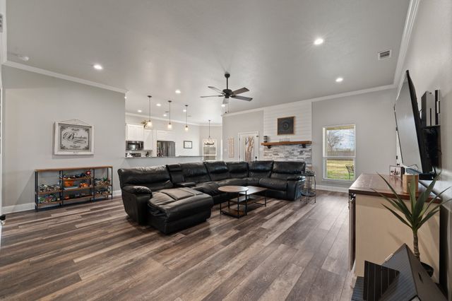 401 N Cleburne Whitney Road, Rio Vista, TX 76093