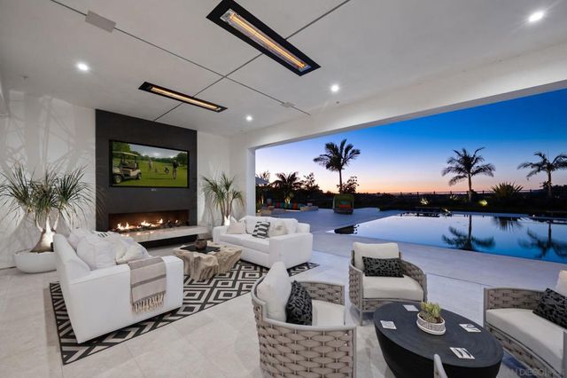 16786 88 Calle Hermosa, San Diego, CA 92127