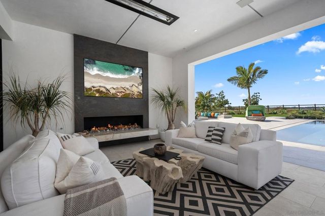 16786 88 Calle Hermosa, San Diego, CA 92127