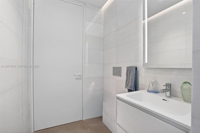 2000 S Ocean Dr 14B, Hallandale Beach, FL 33009