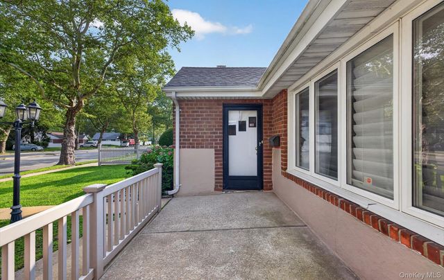 375 Peninsula Boulevard, Lynbrook, NY 11563