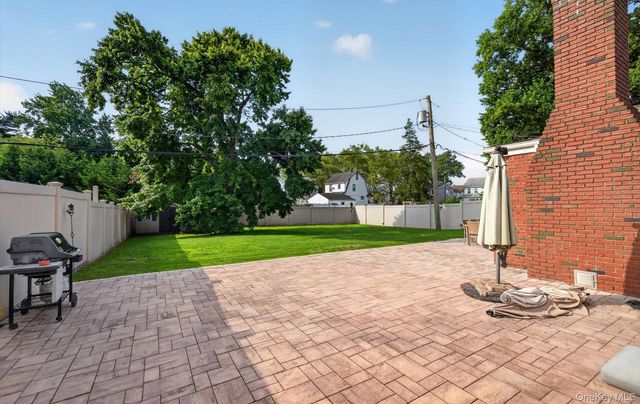 375 Peninsula Boulevard, Lynbrook, NY 11563