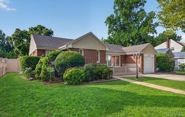 375 Peninsula Boulevard, Lynbrook, NY 11563