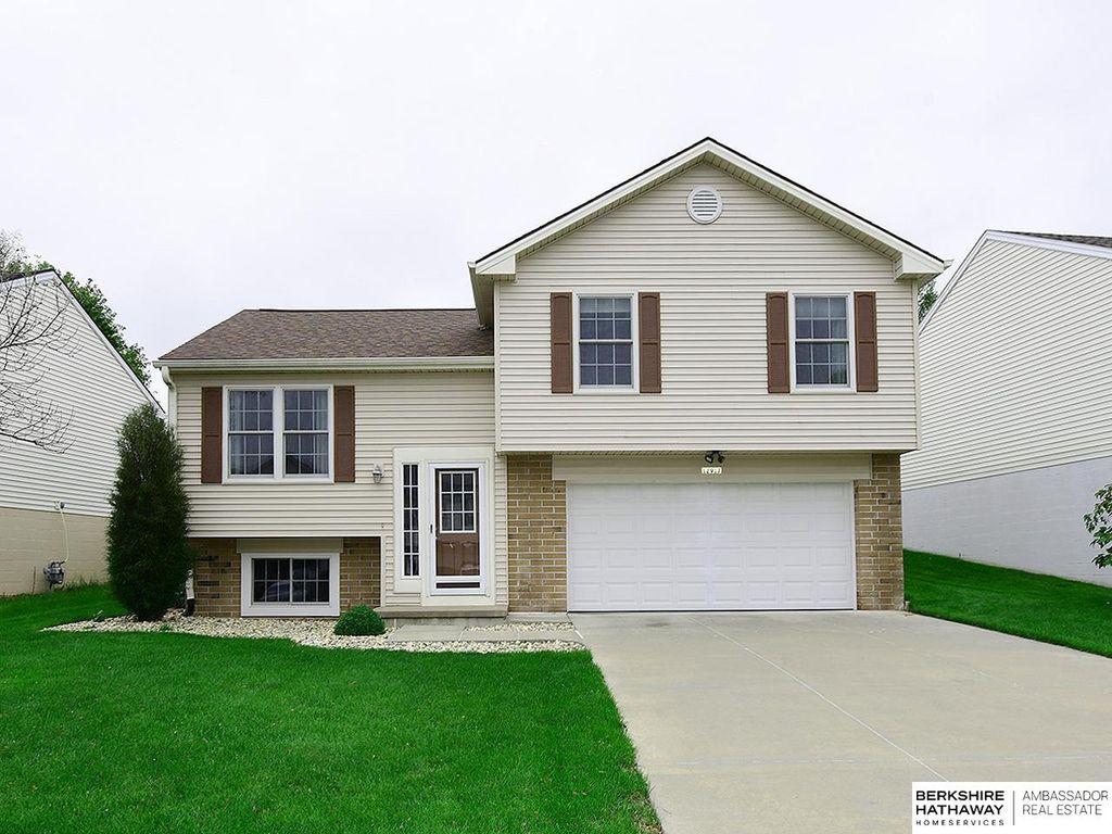 12917 Curtis Avenue, Omaha, NE 68164