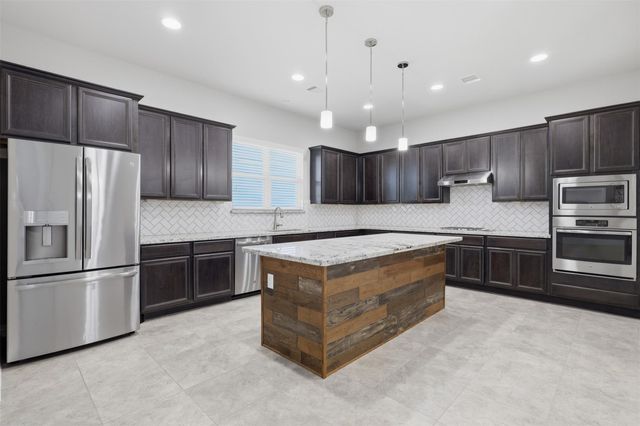 7915 Stratford Hall Drive, Rosharon, TX 77583