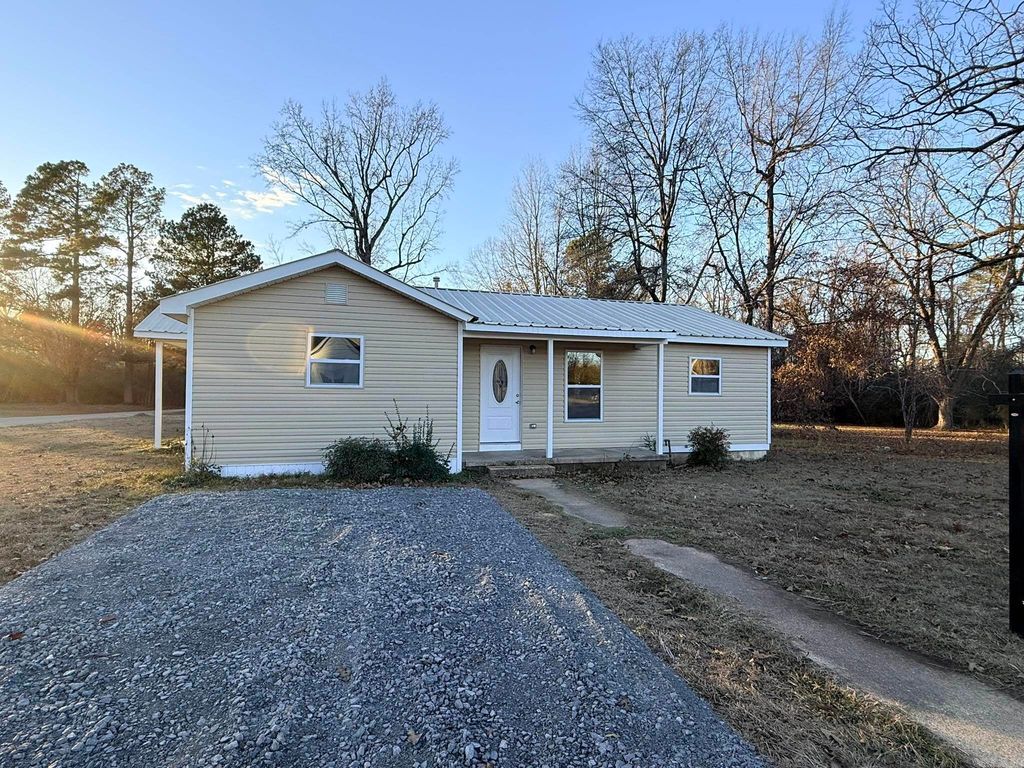 719 Beatrice St., Fordyce, AR 71742