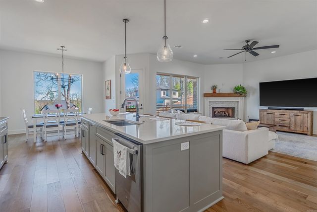 34 Sagamore Ct, Maumelle, AR 72113