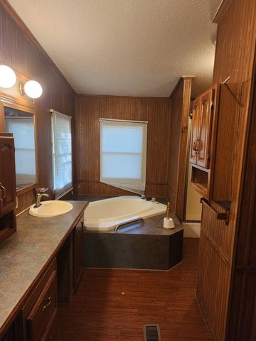 198 Neil Dr, Smithville, TN 37166