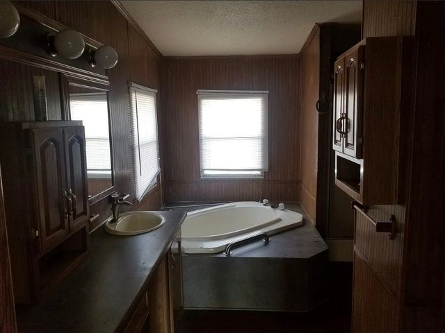 198 Neil Dr, Smithville, TN 37166