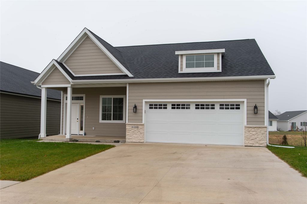 1144 Foxglove Road, Pella, IA 50219