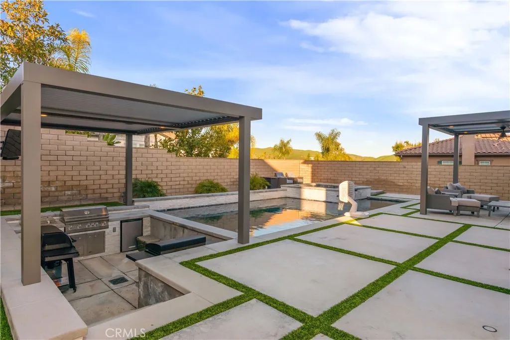8824 Soothing Court, Corona, CA 92883