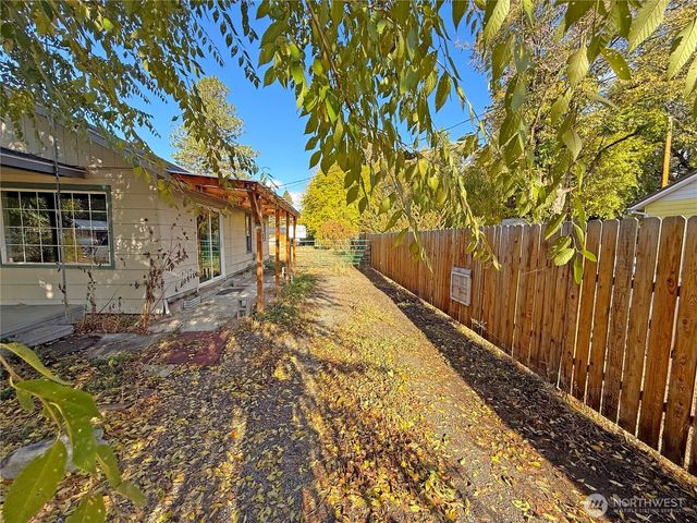 1288 1st Avenue S, Okanogan, WA 98840