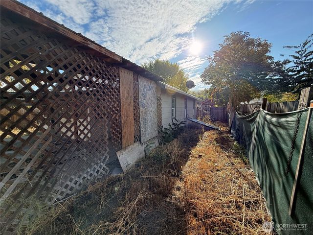 1288 1st Avenue S, Okanogan, WA 98840