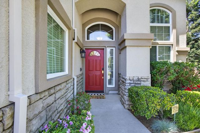 5500 Tierra Gardens Ln, Carmichael, CA 95608