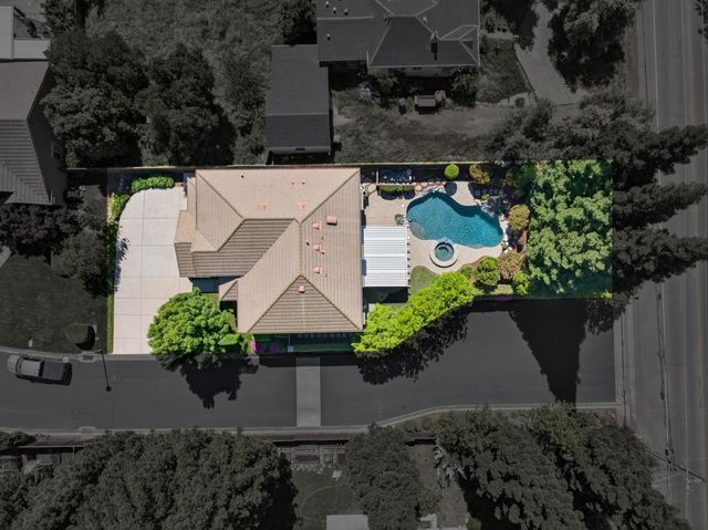 5500 Tierra Gardens Ln, Carmichael, CA 95608