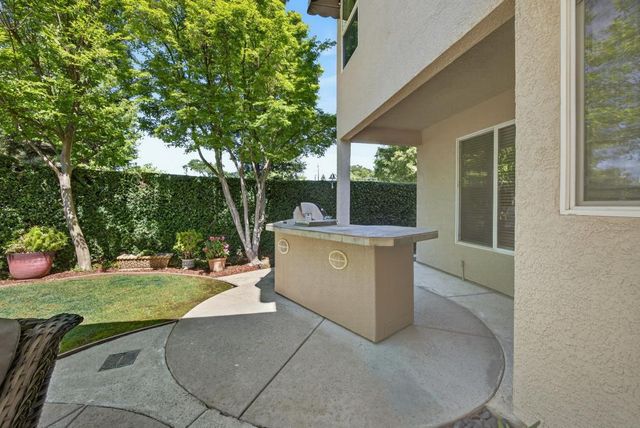 5500 Tierra Gardens Ln, Carmichael, CA 95608