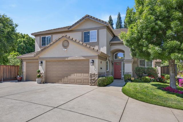 5500 Tierra Gardens Ln, Carmichael, CA 95608