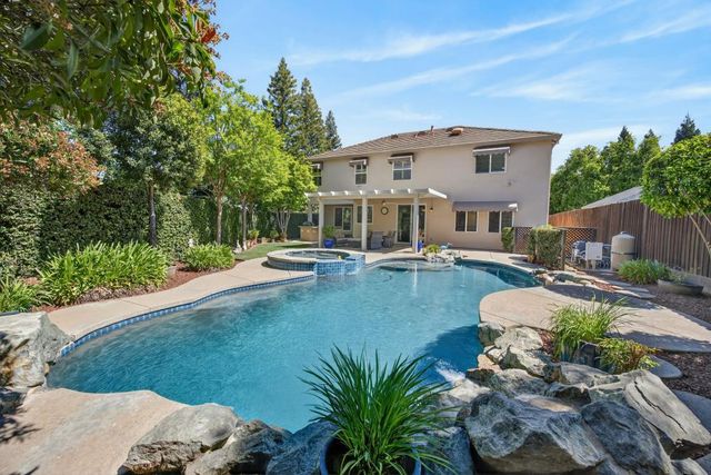 5500 Tierra Gardens Ln, Carmichael, CA 95608