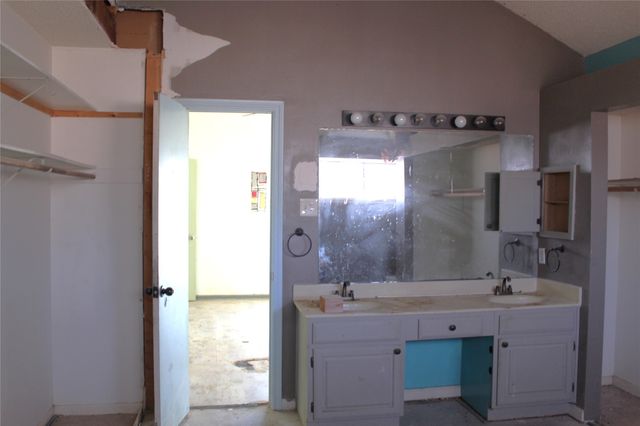 204 Hollywood Drive, Glenn Heights, TX 75154