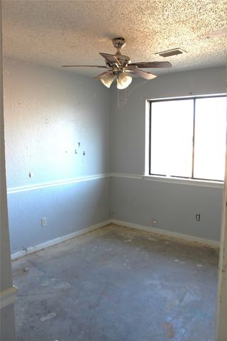 204 Hollywood Drive, Glenn Heights, TX 75154