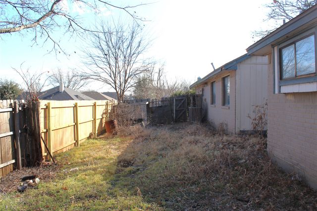 204 Hollywood Drive, Glenn Heights, TX 75154